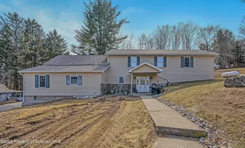1681 Abington Rd, North Abington, PA 18414