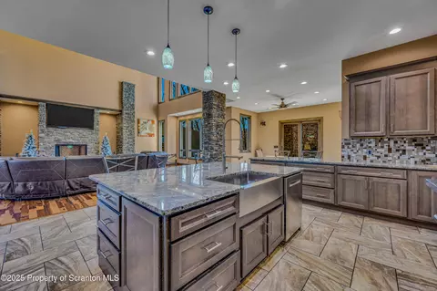 Kitchen - 815 Oak St, Archbald, PA 18403 photo 5 of 7