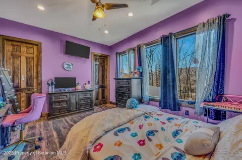 Bedroom - 815 Oak St, Archbald, PA 18403 photo 11 of 14
