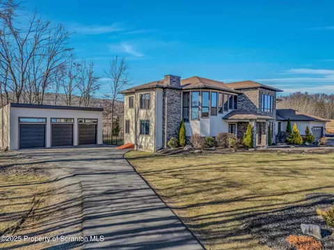 Exterior - 815 Oak St, Archbald, PA 18403 photo 9 of 17