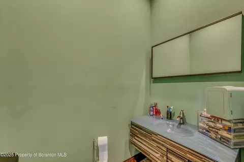 Bath - 815 Oak St, Archbald, PA 18403 photo 13 of 19