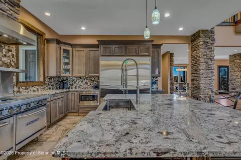 Kitchen - 815 Oak St, Archbald, PA 18403 photo 4 of 7