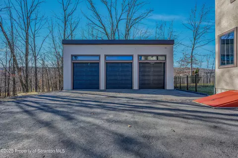 Exterior - 815 Oak St, Archbald, PA 18403 photo 7 of 17