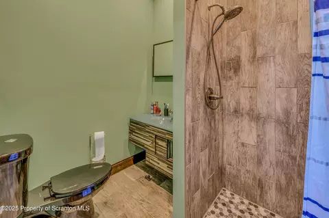 Bath - 815 Oak St, Archbald, PA 18403 photo 14 of 19