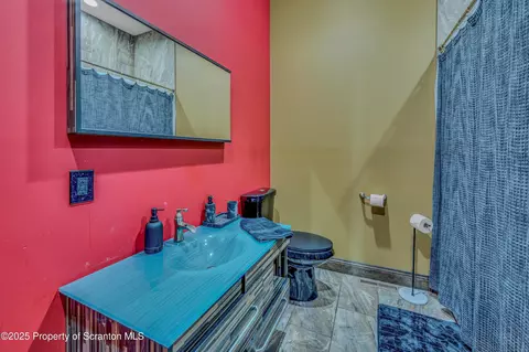 Bath - 815 Oak St, Archbald, PA 18403 photo 8 of 19