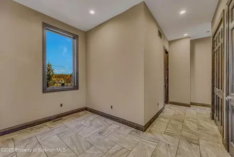 Entry Way - 815 Oak St, Archbald, PA 18403 photo 4 of 7