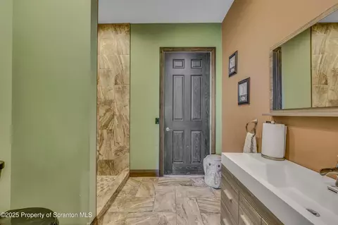 Bath - 815 Oak St, Archbald, PA 18403 photo 9 of 19