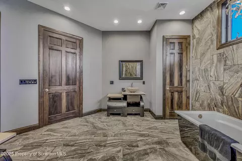 Bath - 815 Oak St, Archbald, PA 18403 photo 3 of 19