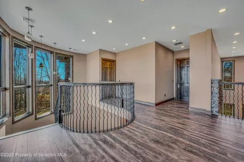 Entry Way - 815 Oak St, Archbald, PA 18403 photo 6 of 7