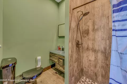 Bath - 815 Oak St, Archbald, PA 18403 photo 12 of 19