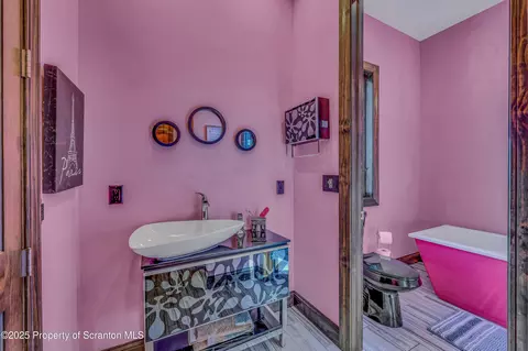 Bath - 815 Oak St, Archbald, PA 18403 photo 17 of 19