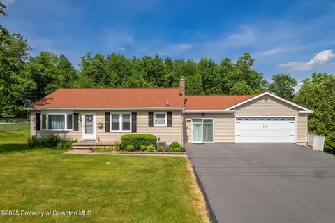 43 Oak Dr, Dallas, PA 18612