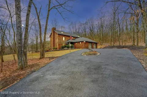 933 Newton Rd, Clarks Summit, PA 18411