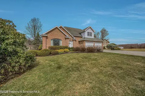 203 Sean Dr, Clarks Summit, PA 18411