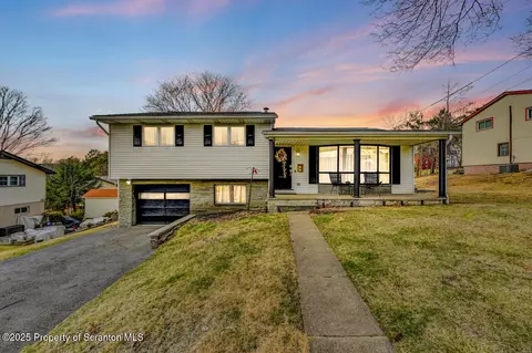 108 Pine Tree Rd, Clarks Summit, PA 18411