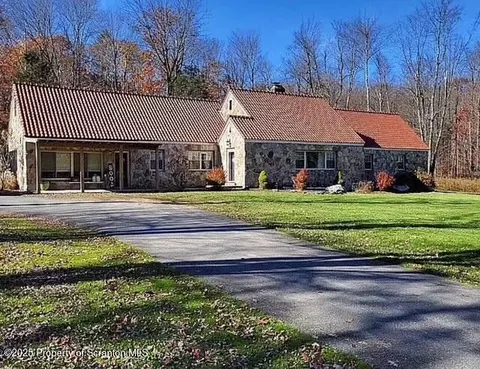 533 Gardner Rd, Roaring Brook Twp, PA 18444