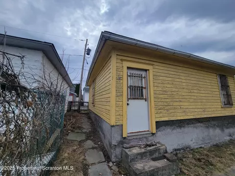816 Prescott Aveue, Scranton, PA 18510 photo 5