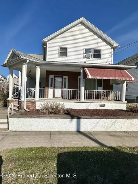 719 Lincoln St, Dickson City, PA 18519