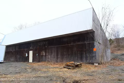 3772 State Rt 106, Clifford Township, PA 18407