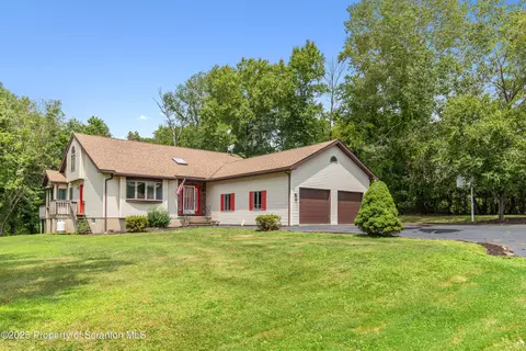 136 Kimberly Cir, Clarks Summit, PA 18411