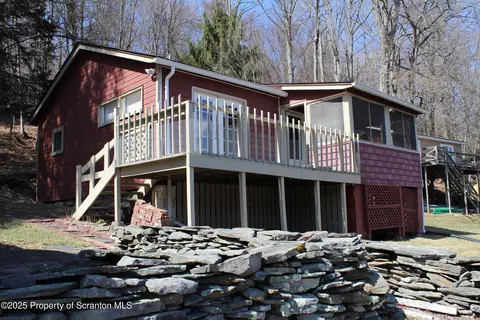 482 Crescent Lake Rd, Meshoppen, PA 18630