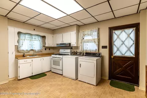 1326 E Mt Rd, Scranton, PA 18505 photo 6