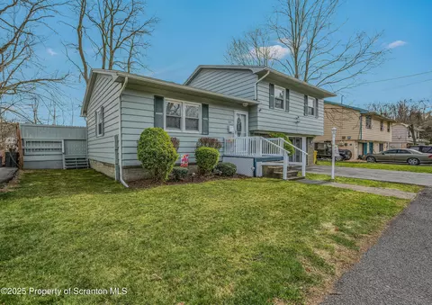 107 Delaware St, Archbald, PA 18403