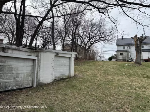 529 Spring St, Moosic, PA 18507 photo 3