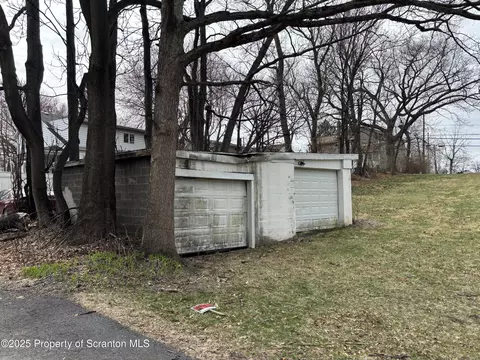 529 Spring St, Moosic, PA 18507