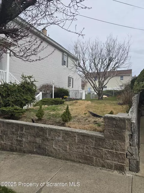 126 Hemlock St, Wilkes-barre, PA 18702