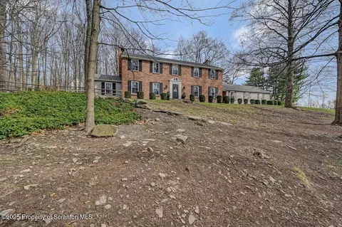 110 Wyndwood Rd, Dalton, PA 18414