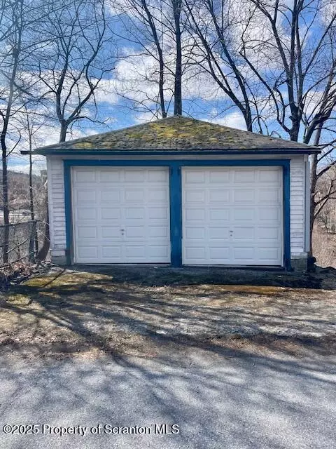 1814 Roselynn St, Scranton, PA 18510