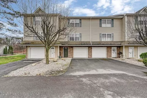 202 Park Edge Ln, Scranton, PA 18504