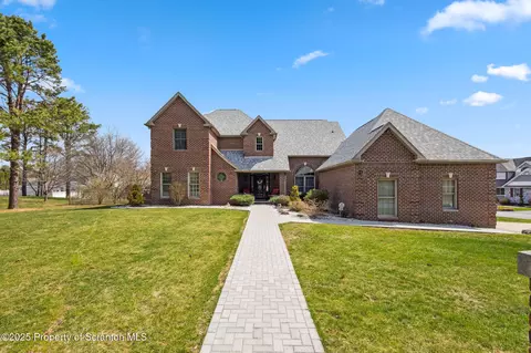 1 Stonehill Rd, Old Forge, PA 18518