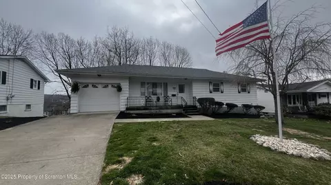 105 43rd St, Carbondale, PA 18407
