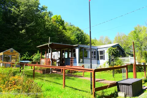 334 N 328 N North Shore Dr, Brackney, PA 18812