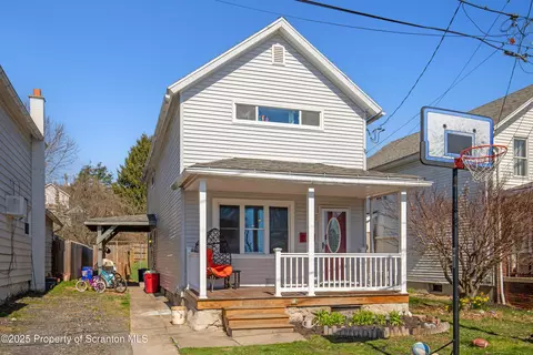322 Flower St, Old Forge, PA 18518