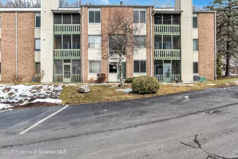 1712 Summit Pointe, Scranton, PA 18508 photo 1