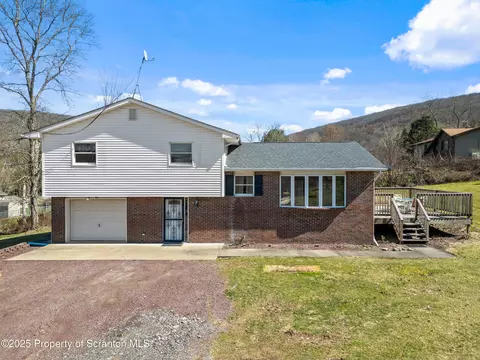 13 Frazier Ln, Scott Twp, PA 18447