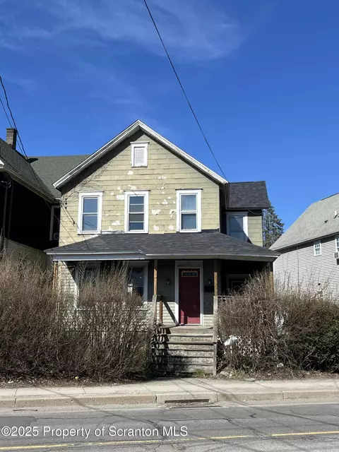 13 8th Ave, Carbondale, PA 18407