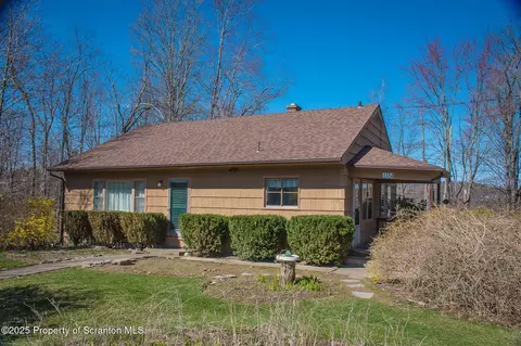 1154 Old Trail Rd, Clarks Summit, PA 18411