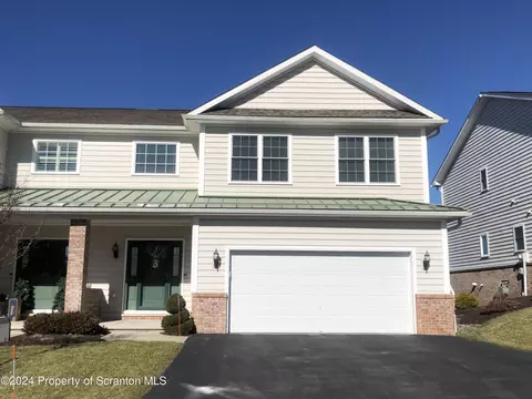 1802 Robinson Close, Moosic, PA 18507