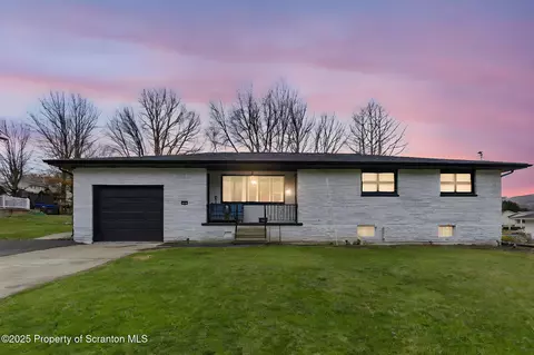 402 Kennedy Dr, Archbald, PA 18403
