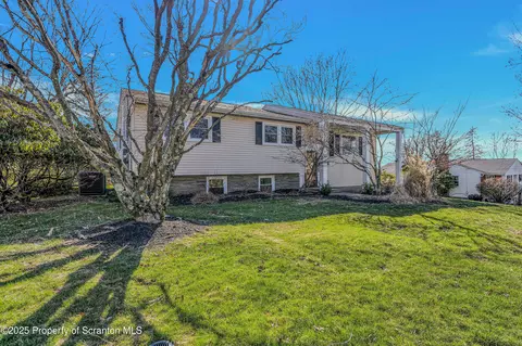 125 Welsh Hill Rd, Clarks Summit, PA 18411
