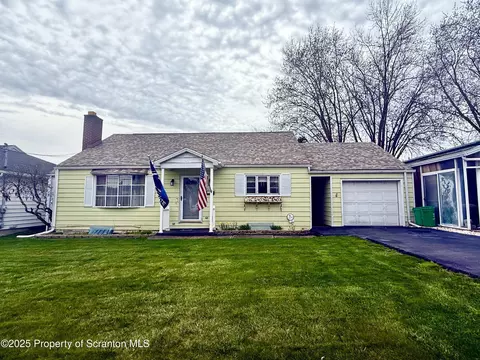 721 W Lackawanna Ave, Dickson City, PA 18519