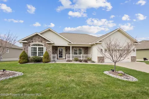 125 S Cougar Dr, Archbald, PA 18403