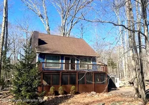 182 N Fairway Dr, Lake Ariel, PA 18436