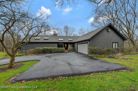 45 Oakford Cir, Clarks Summit, PA 18411