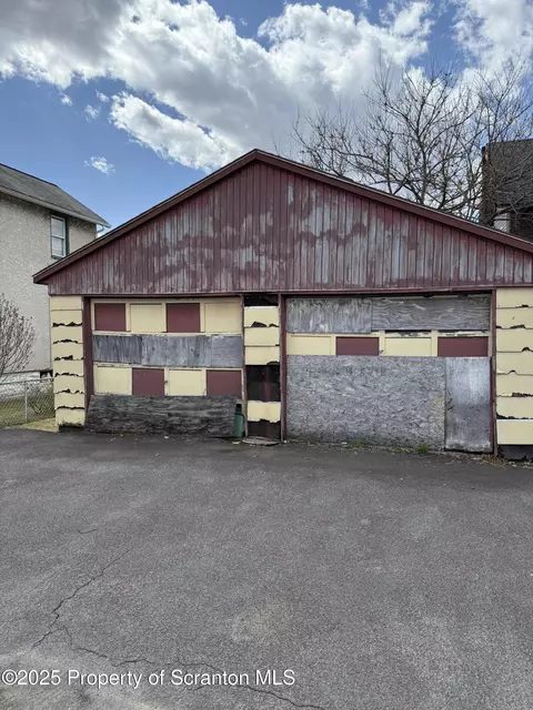 10 Hawk Pl, Scranton, PA 18508