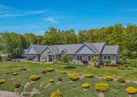 1000 Scenic Dr, Clarks Summit, PA 18411